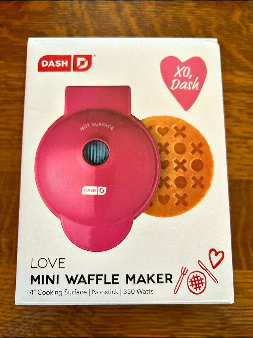 Dash LOVE Mini Waffle Maker
